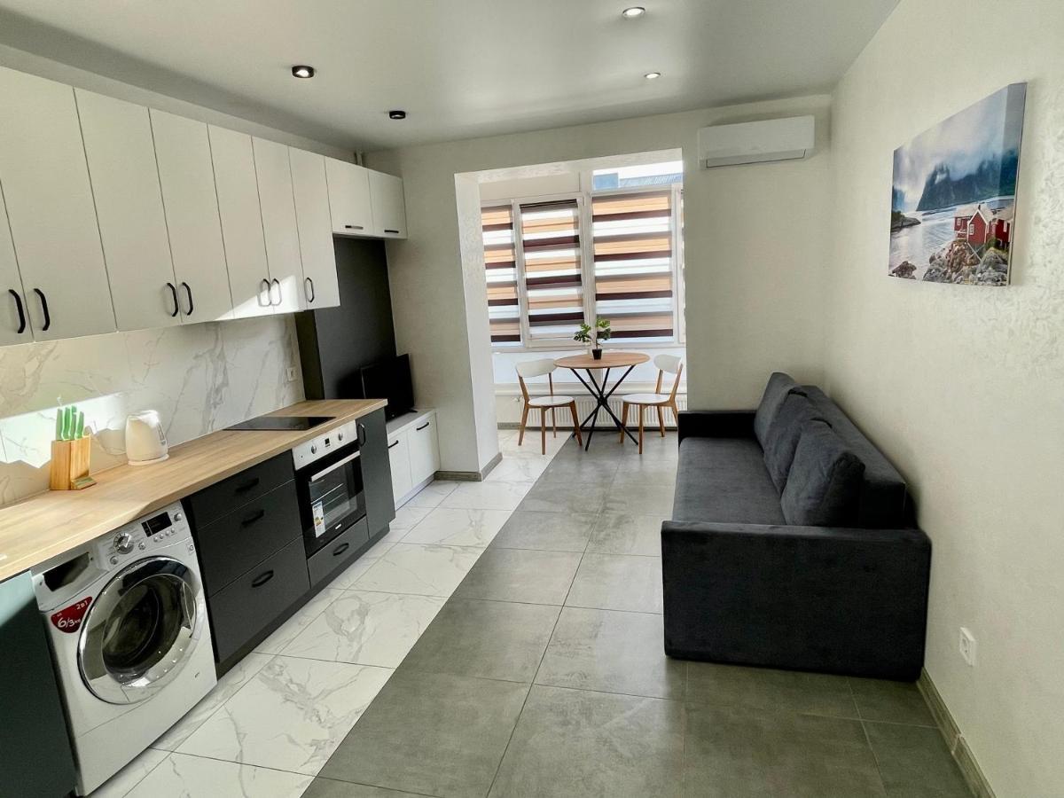 Apartment Premium In Center ايفانو - فرانكيفسك المظهر الخارجي الصورة