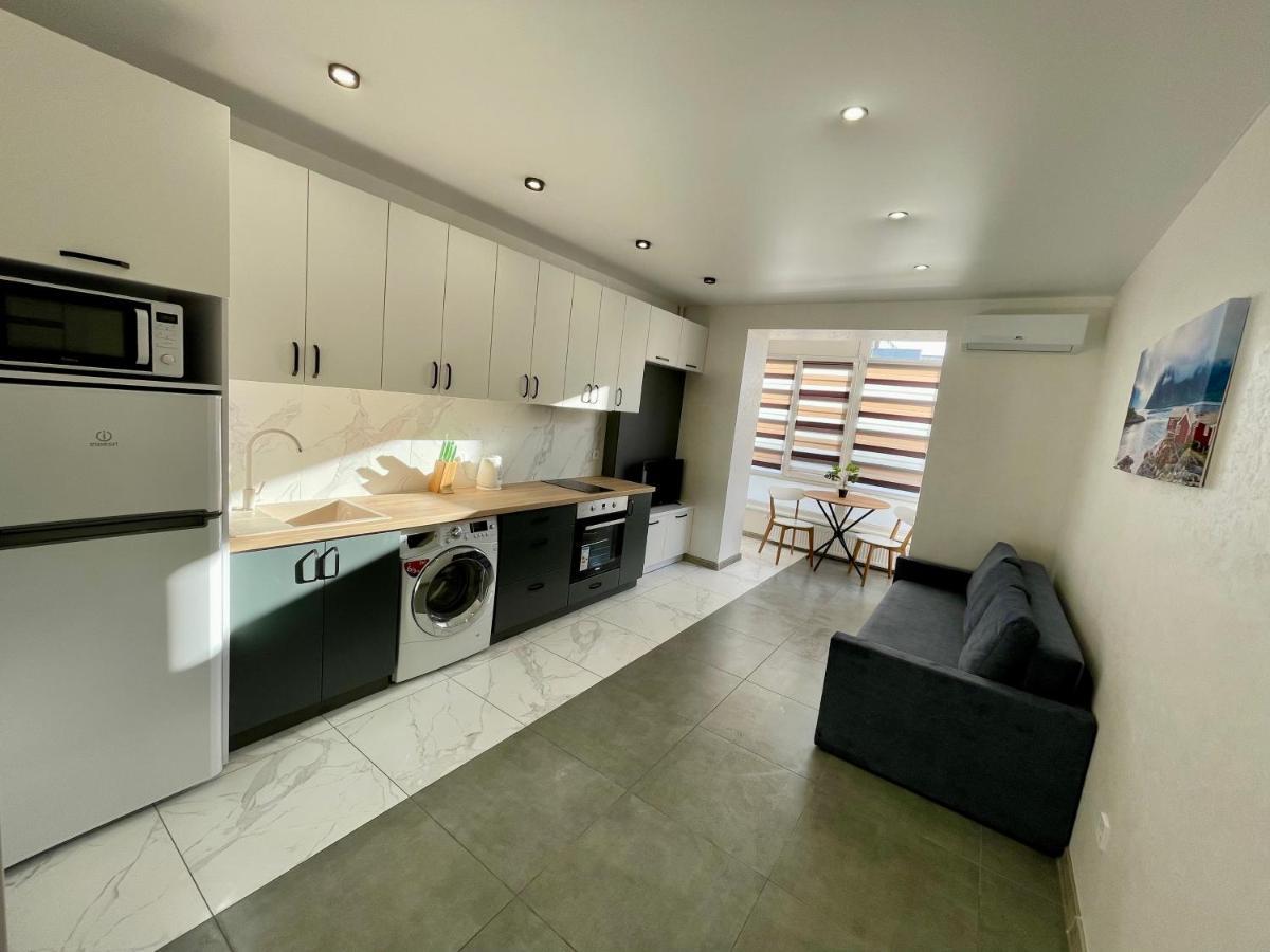 Apartment Premium In Center ايفانو - فرانكيفسك المظهر الخارجي الصورة
