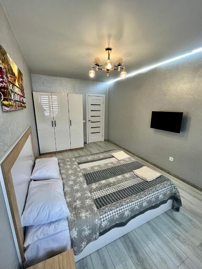 Apartment Premium In Center ايفانو - فرانكيفسك المظهر الخارجي الصورة