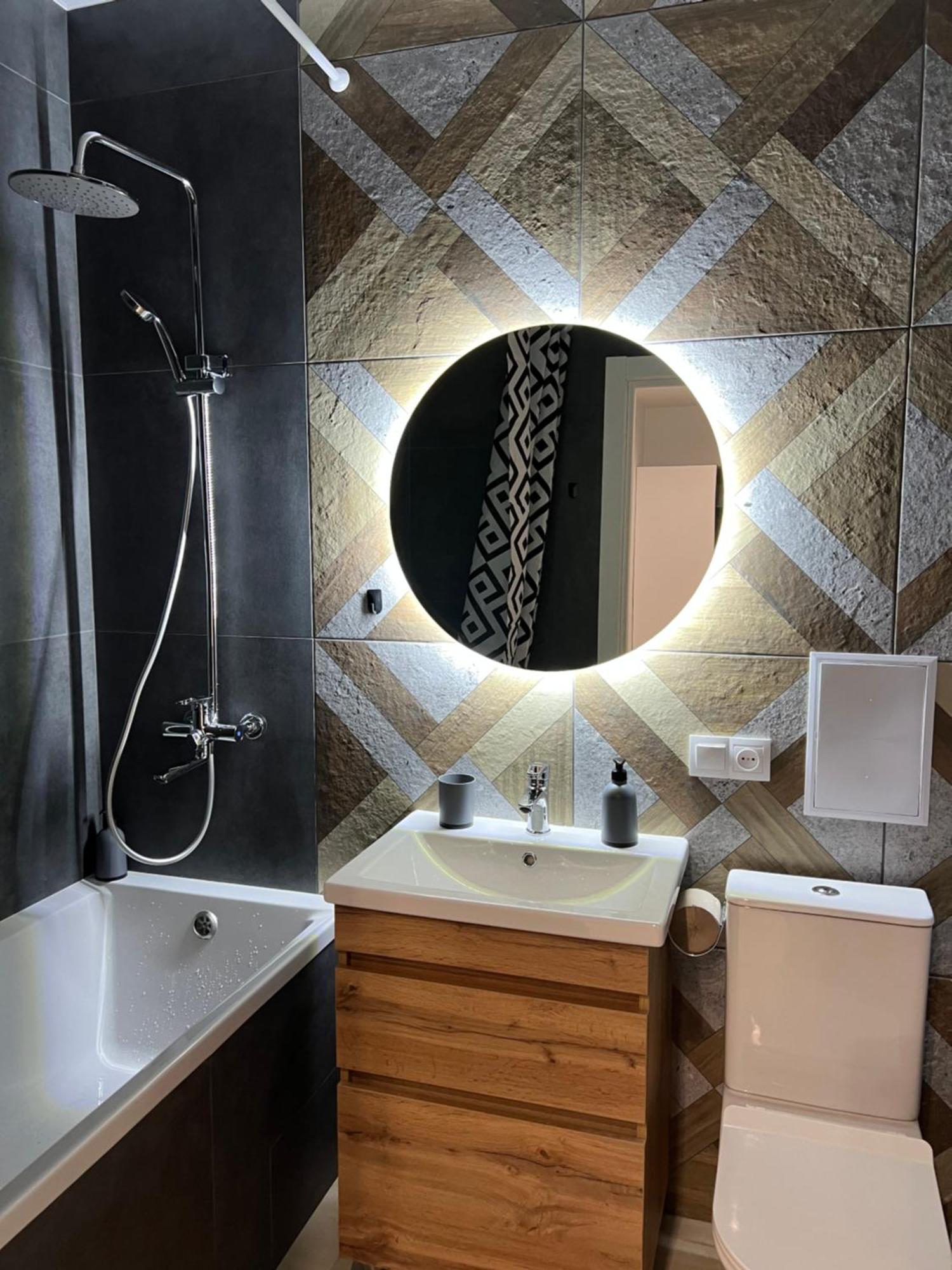 Apartment Premium In Center ايفانو - فرانكيفسك المظهر الخارجي الصورة
